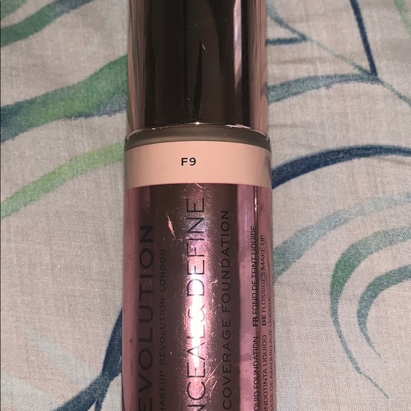Makeup Revolution Foundation/ Nyx Concealer - Picture 3 of 4